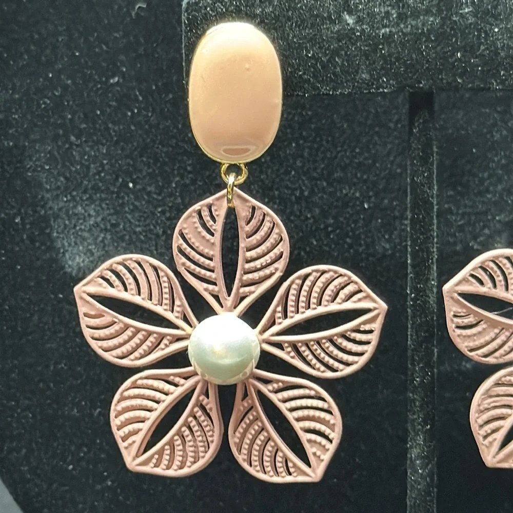 Peach Flower Earrings - Picture 2 of 3